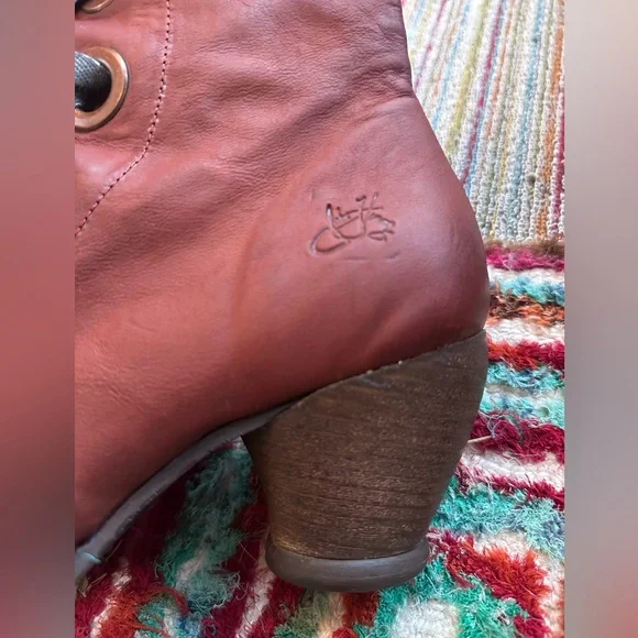 Fluevog NEARLY NEW East End Gladstone reddish brown lace-up boot- 9.5 (fits 10) - Picture 13 of 16